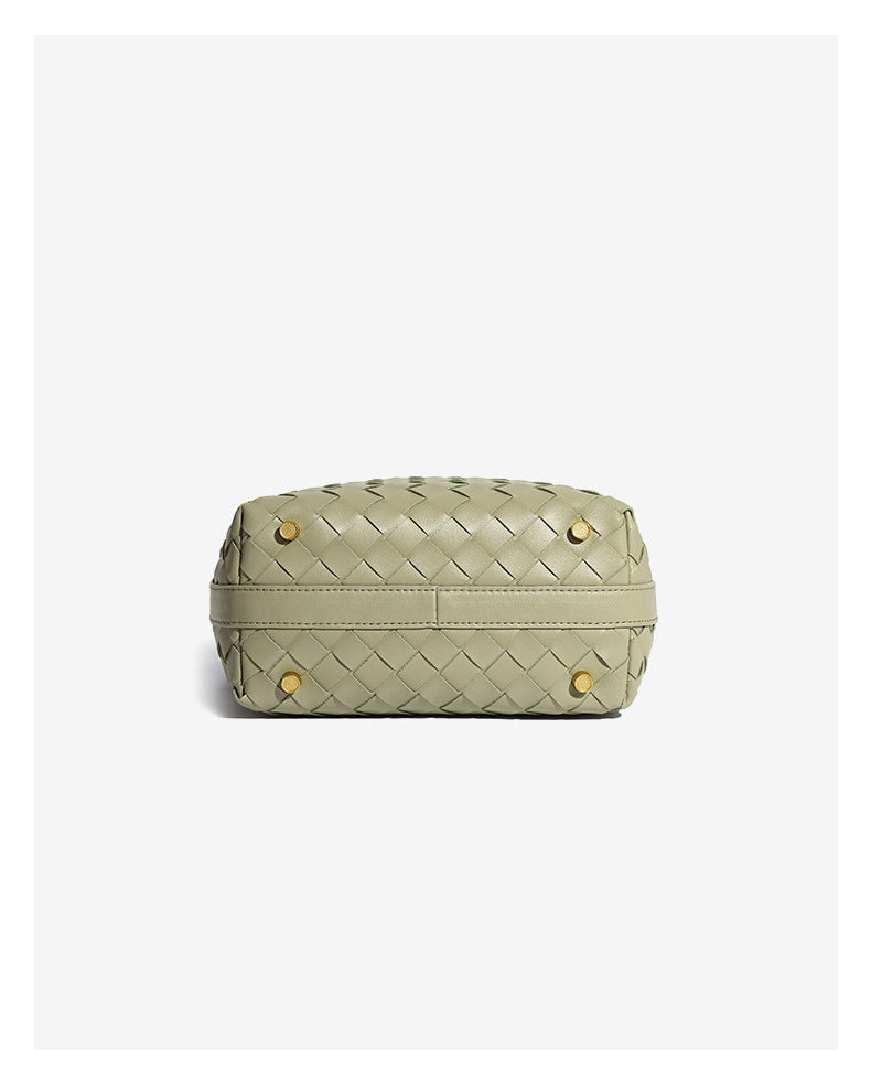 Medium classic style weaved zipper underarm bag