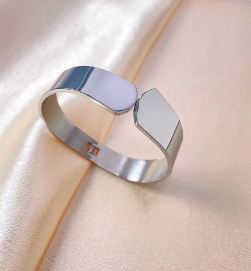 solid colour polishing bangle