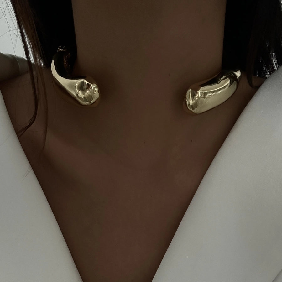 Asymmetrical Choker